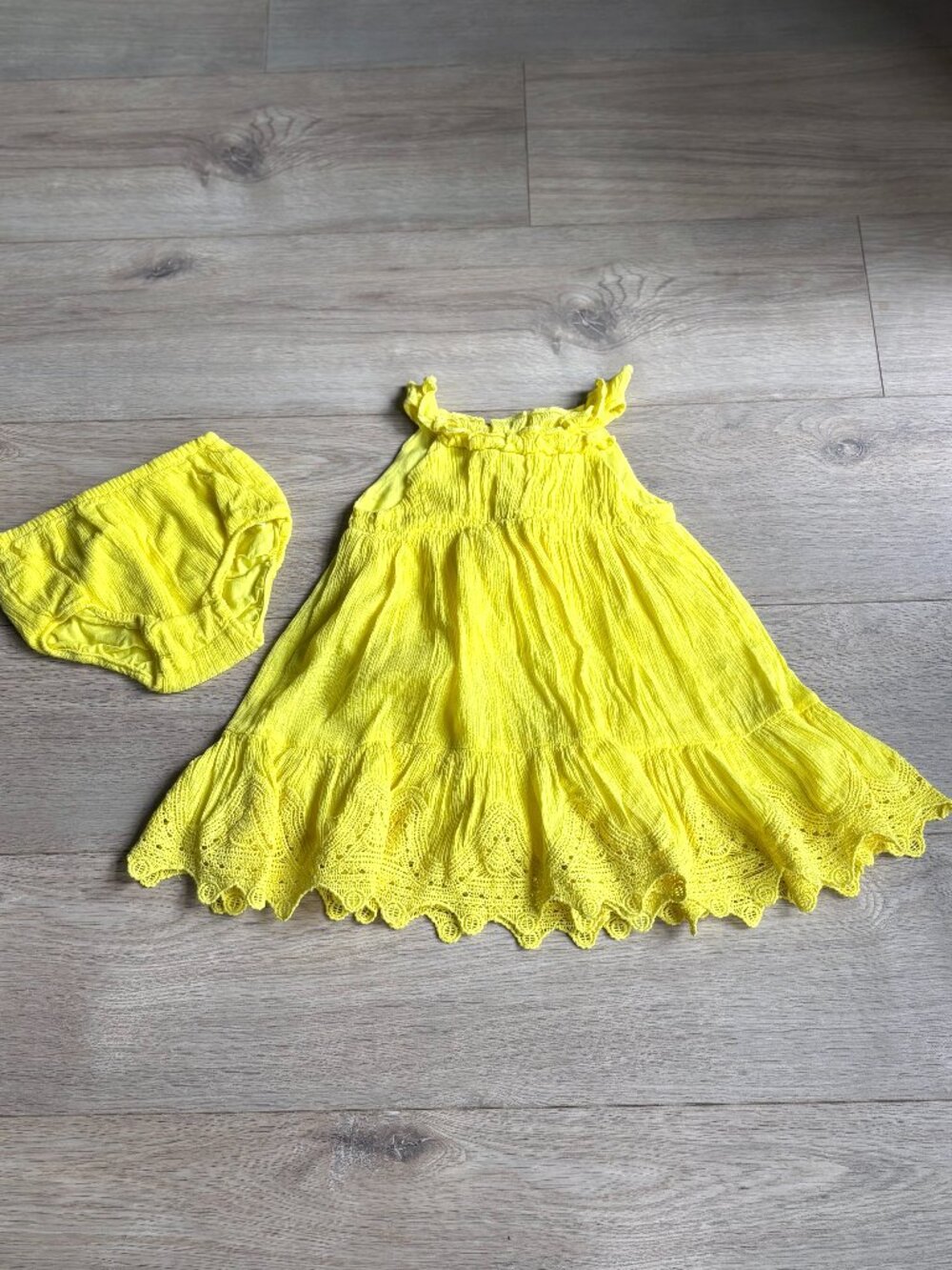 Ralph Lauren Kids Girl's Yellow Crepe Dress with Bloomers- Size 18M